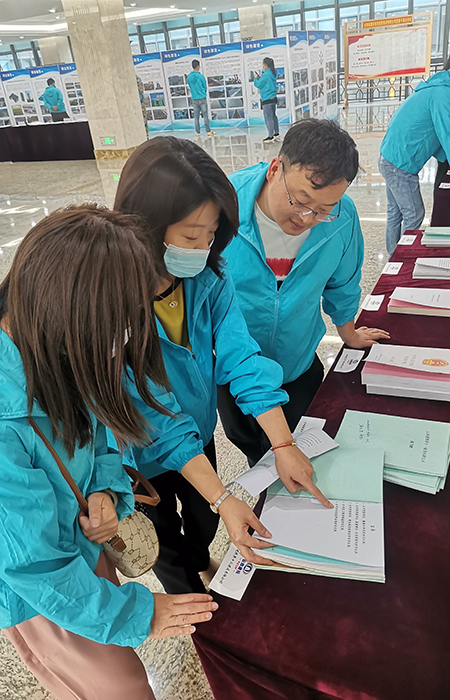 xiao 認(rèn)真學(xué)習(xí)、翻閱新《安全法》15.jpg
